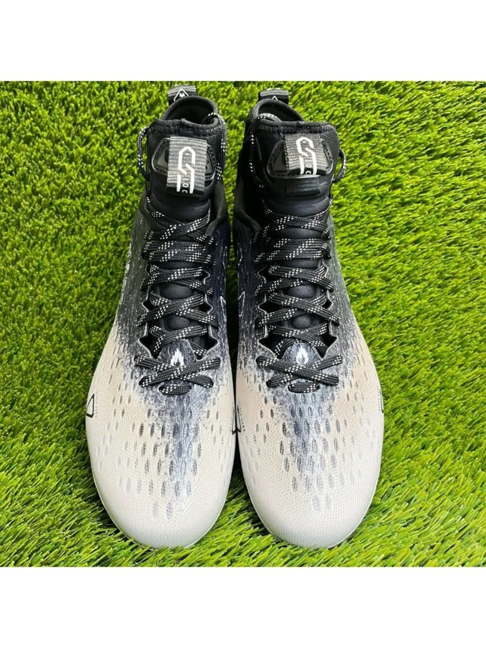 Under Armour Spotlight Lux MC 2.0 Mens Size 10.5 Black White Football Cleats